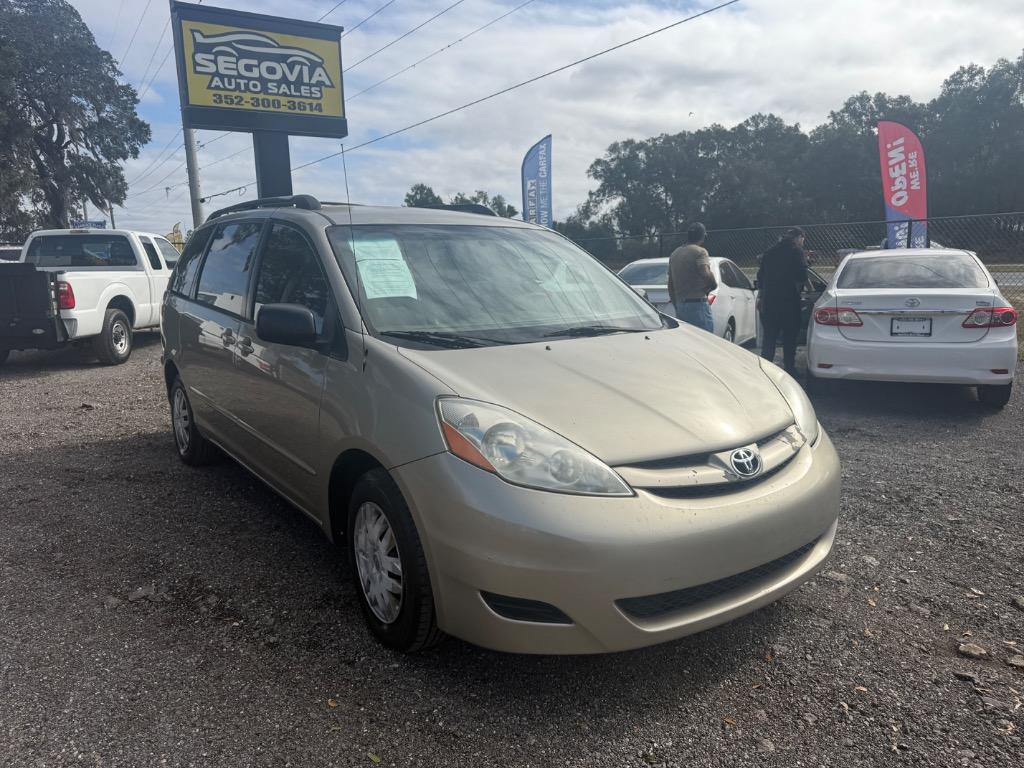 2007 Toyota Sienna LE's photo